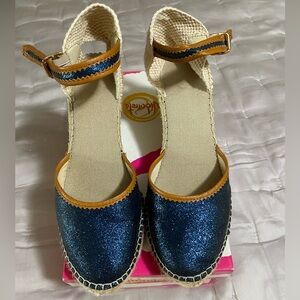 EUC vidoretta Jazmin glitter wedge